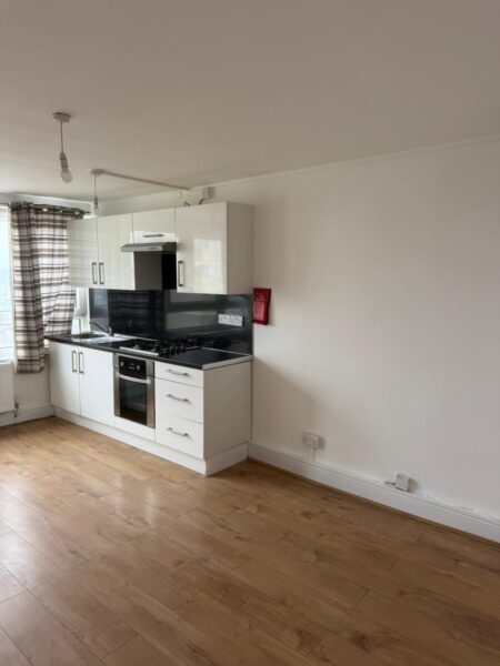 Flat Leather Gardens in Greater London