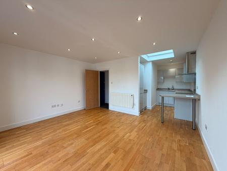 Flat Addington Road in Greater London