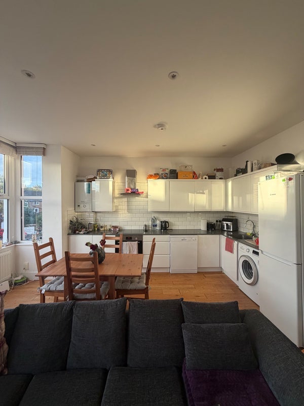 Room Beatrice Road in Greater London