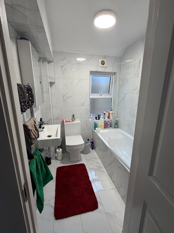 Room Beatrice Road in Greater London