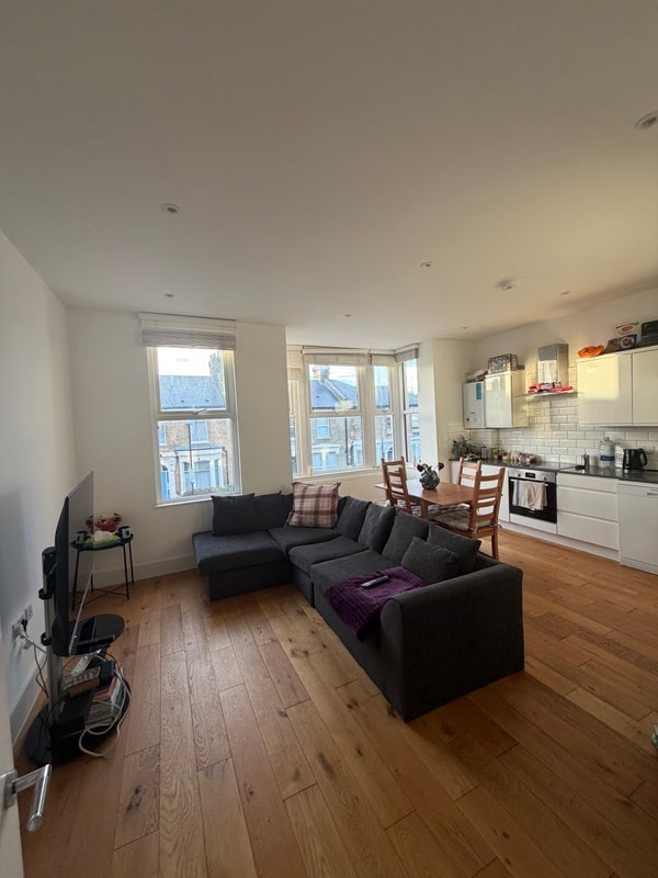 Room Beatrice Road in Greater London