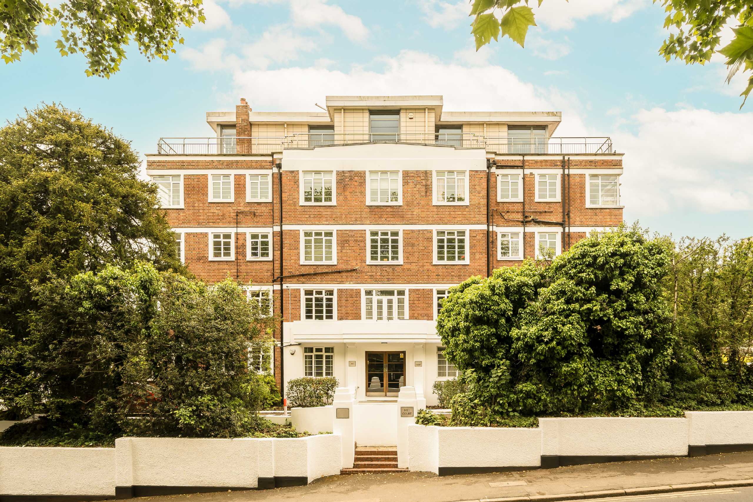 Flat Draxmont in Greater London