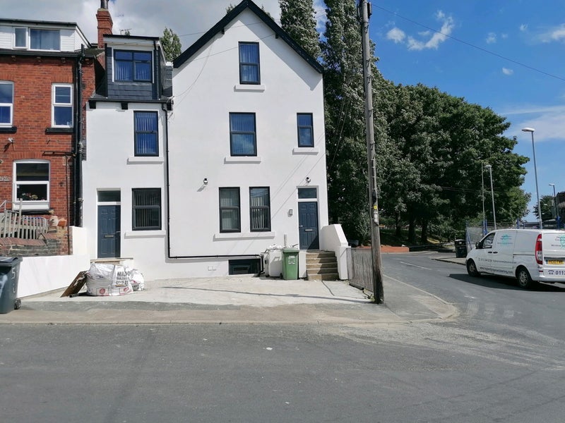 Room Raby Avenue in Leeds