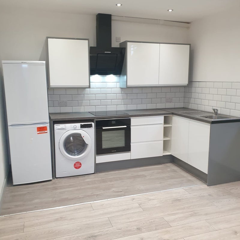 Room Raby Avenue in Leeds
