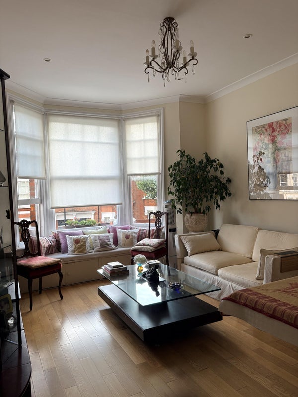 Room Holmdale Road in Greater London
