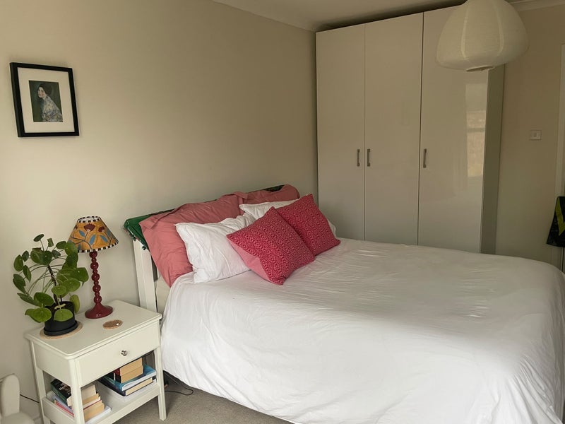 Room Holmdale Road in Greater London