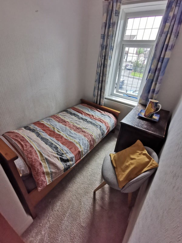 Room Bingley Road in Bradford