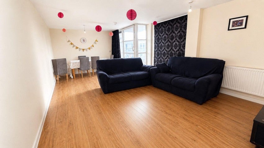 Flat Watkin Road in Leicester