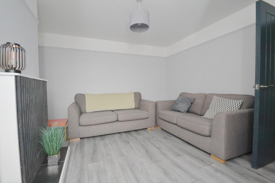 Flat Kingswood Road in Manchester