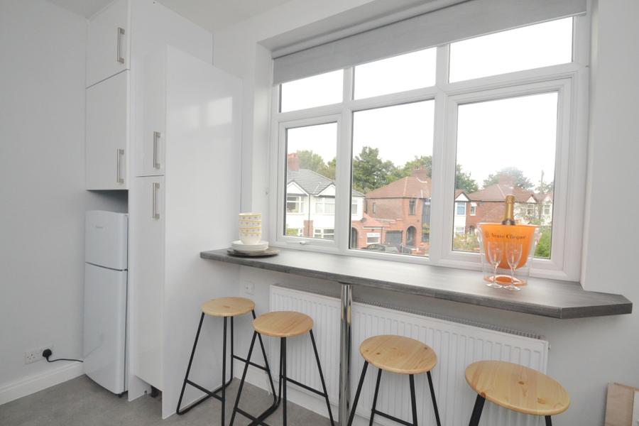 Flat Kingswood Road in Manchester