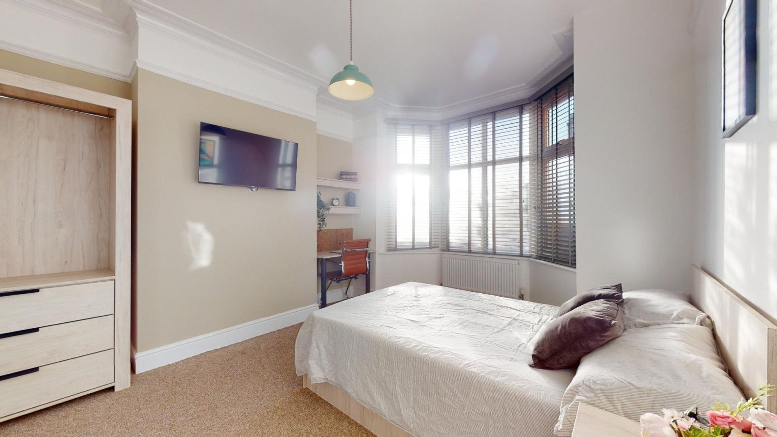 Room Royland Road in Charnwood