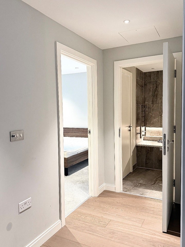 Flat Kennington Lane in Greater London