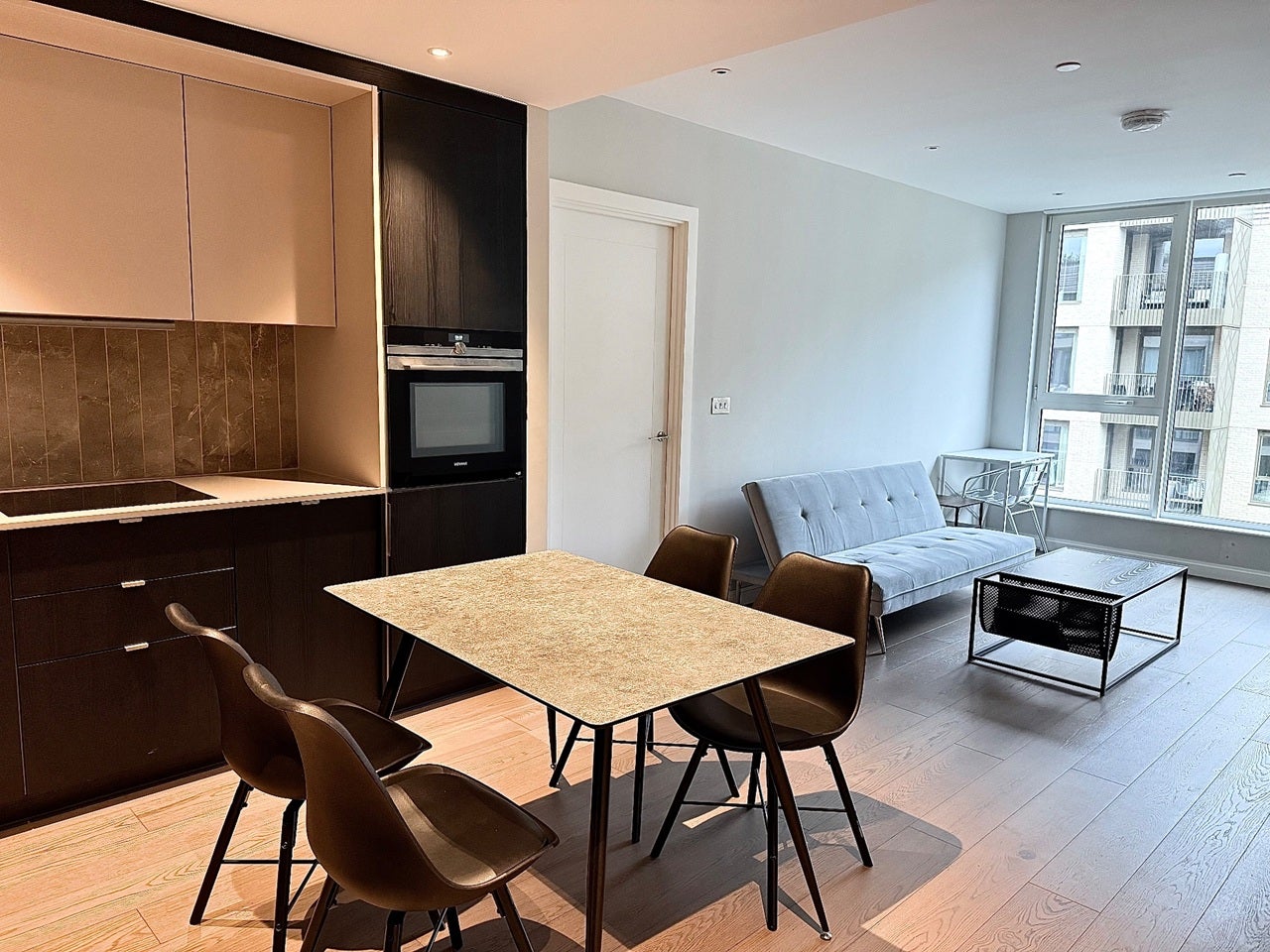 Flat Kennington Lane in Greater London