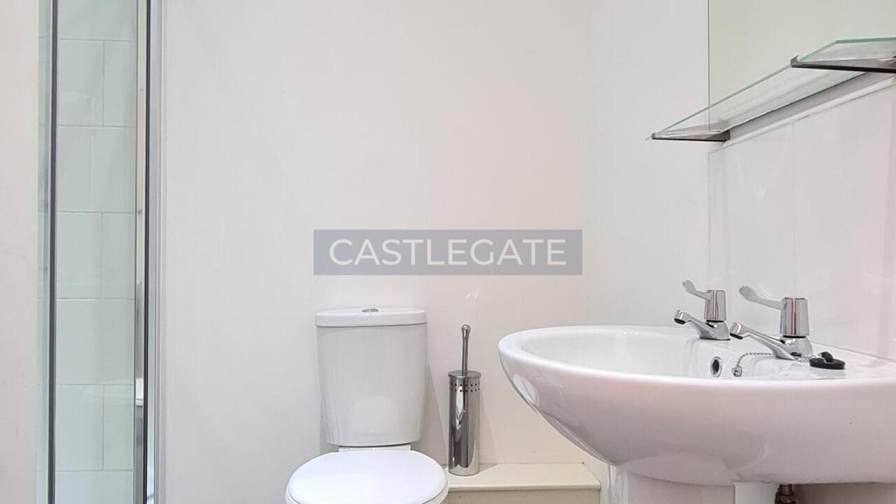 Room Threadneedle Street in Kirklees