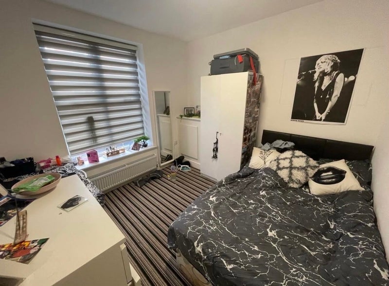 Room Stanley Avenue in Manchester