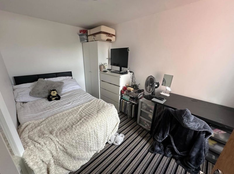 Room Stanley Avenue in Manchester
