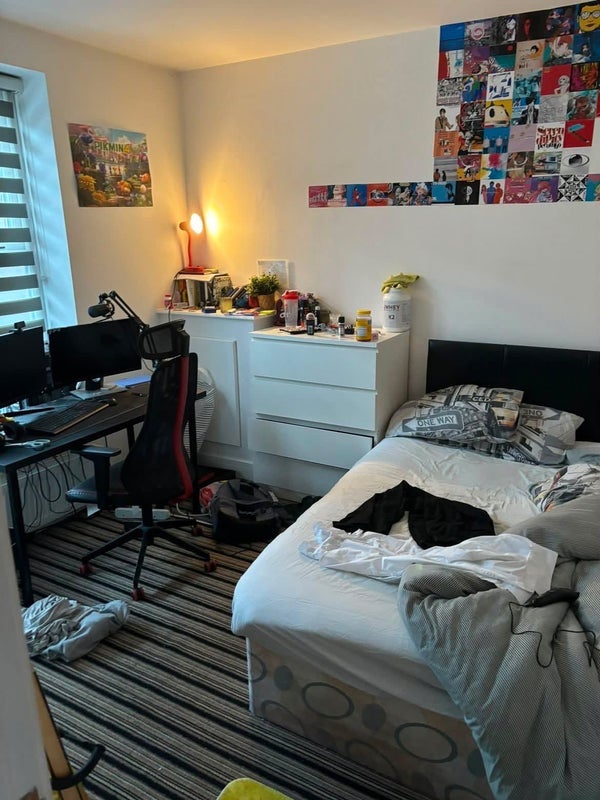 Room Stanley Avenue in Manchester