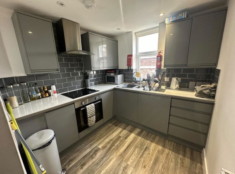 Room Stanley Avenue in Manchester