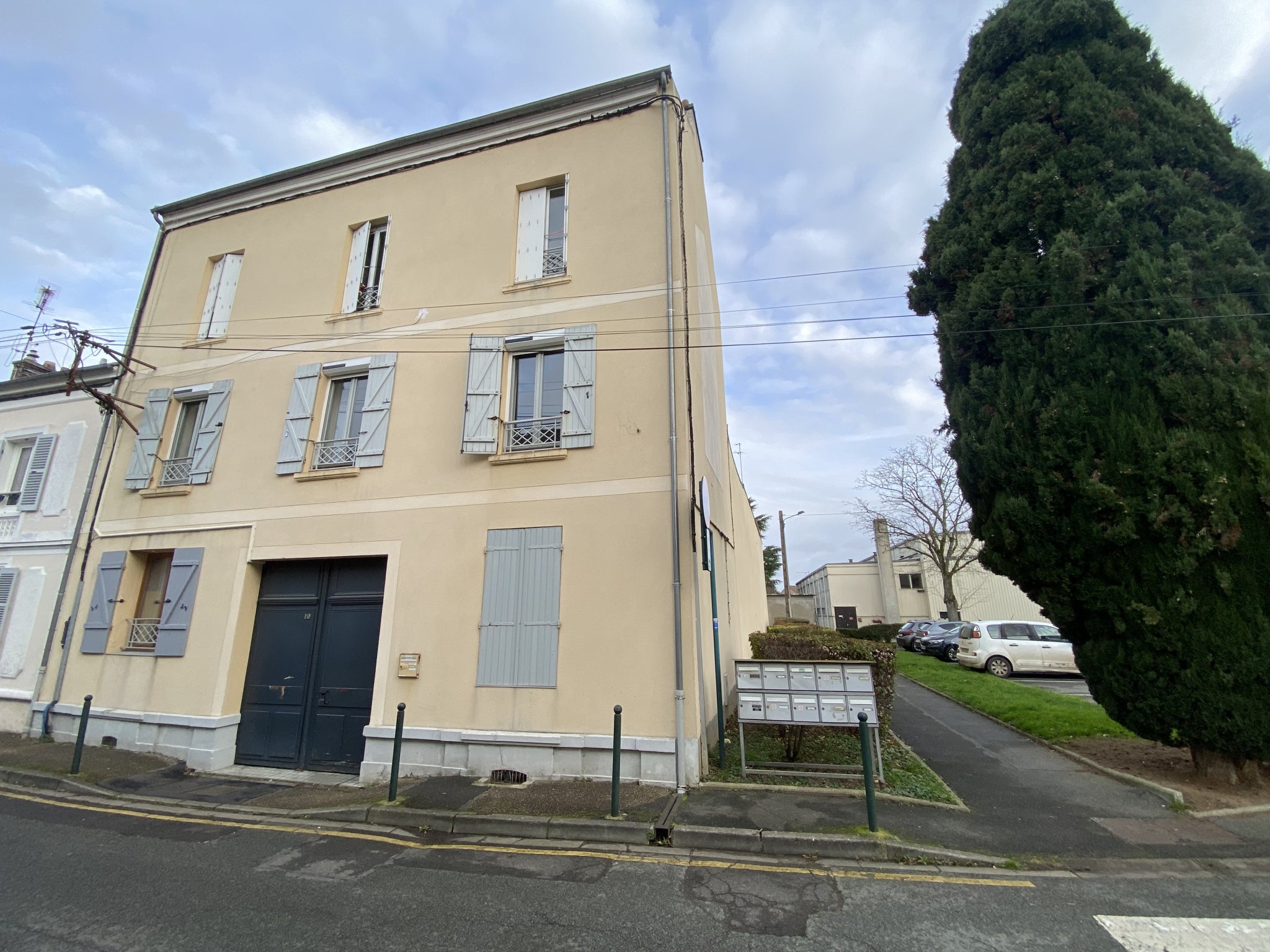 Flat Allée des Fonds d'Armenon in Les Molières