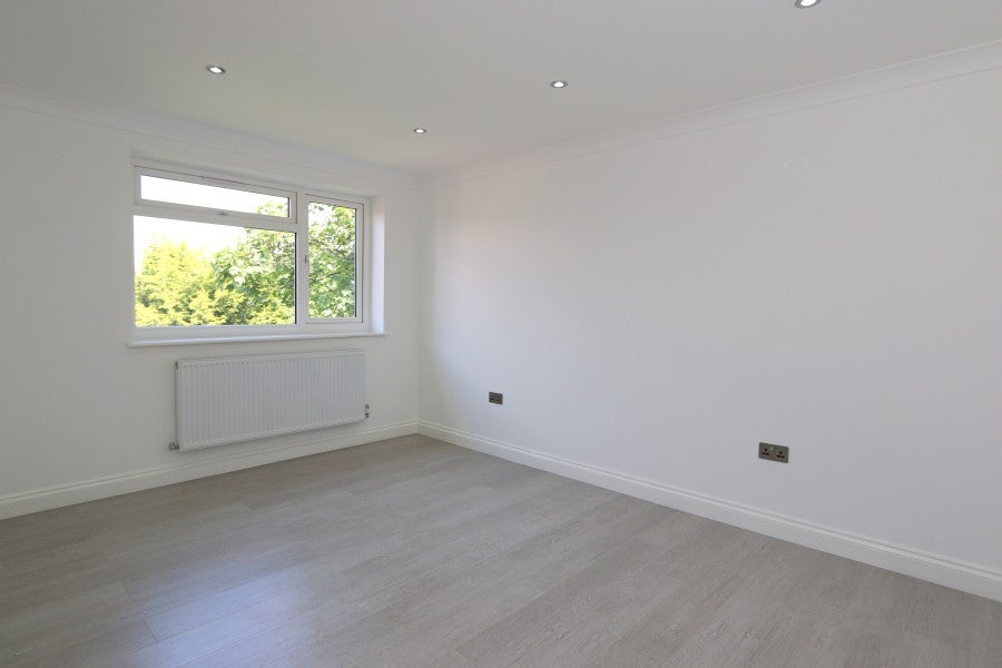 Flat Cheam Road in Epsom and Ewell