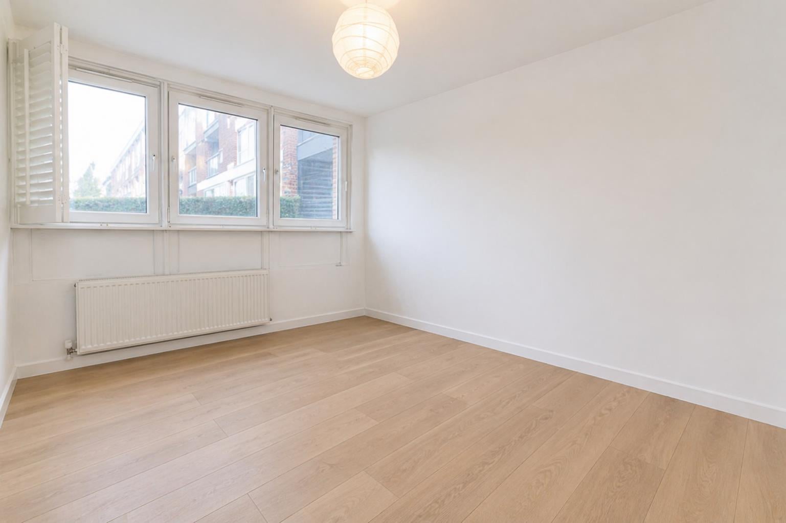Flat Searles Close in Greater London