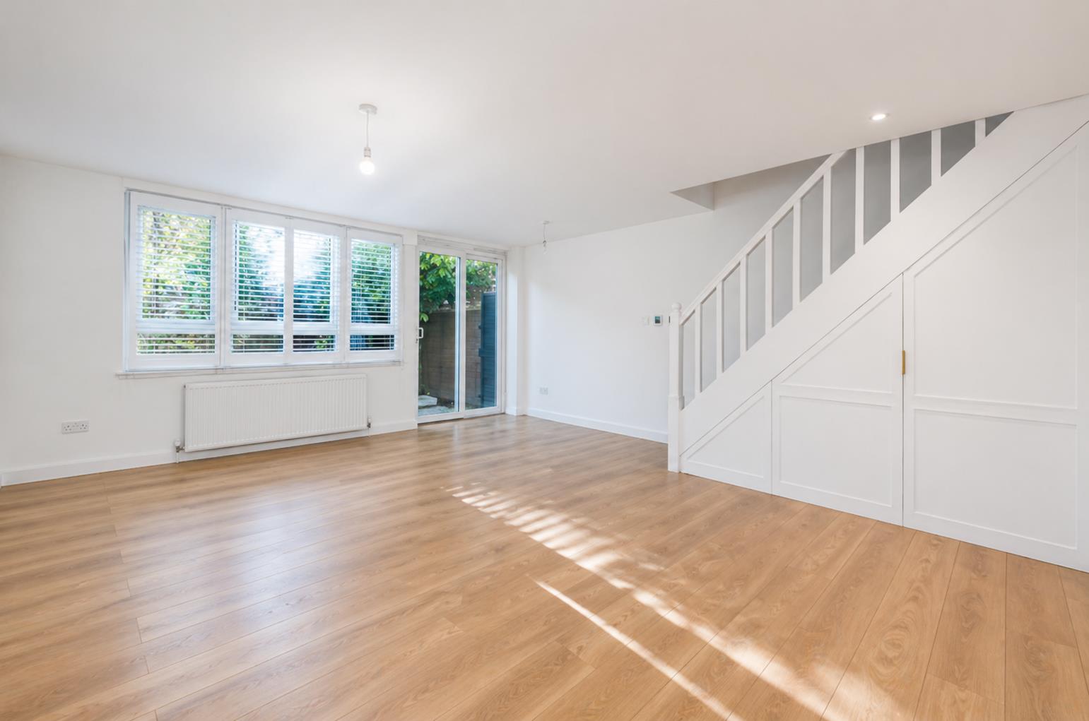 Flat Searles Close in Greater London