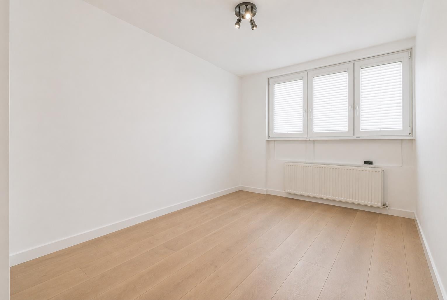 Flat Searles Close in Greater London