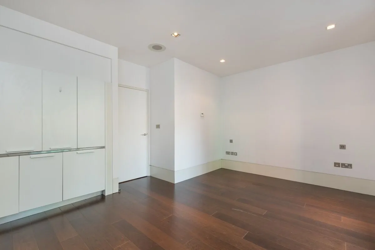Flat Long Acre in City of Westminster