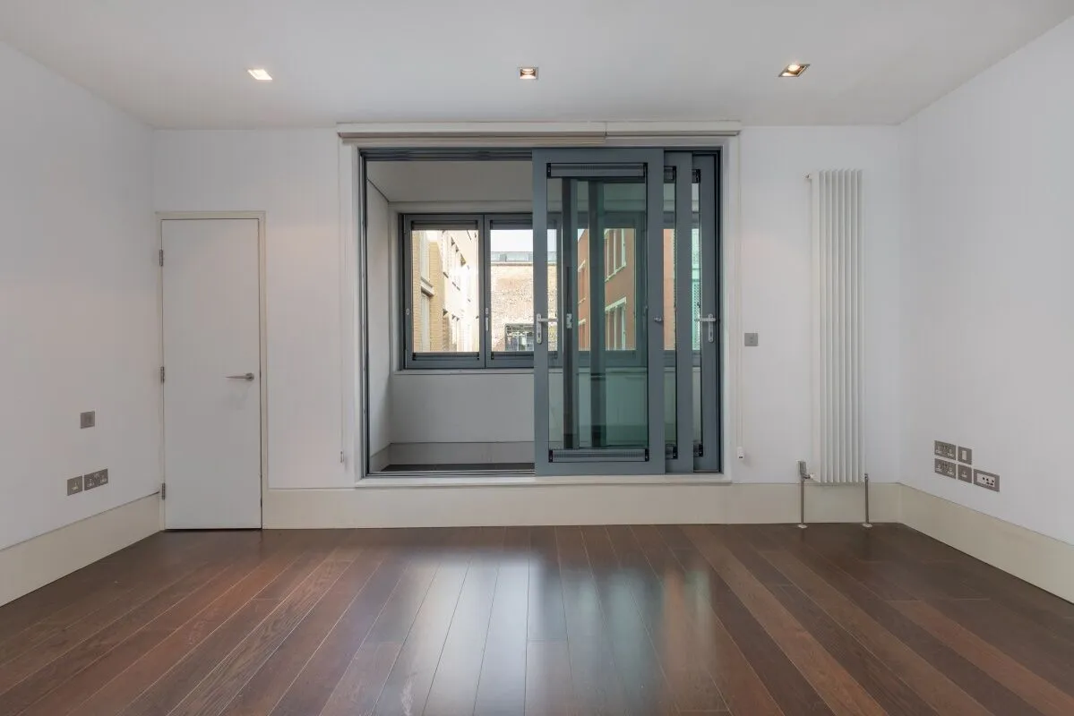 Flat Long Acre in City of Westminster