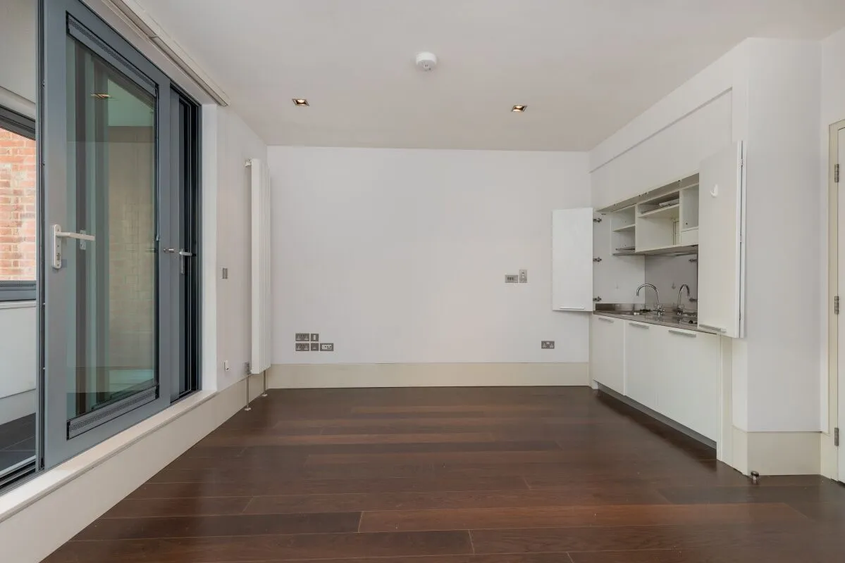 Flat Long Acre in City of Westminster