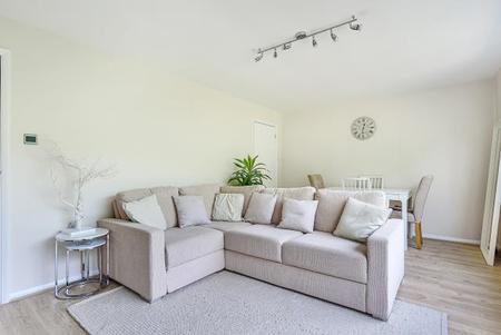 Flat Russell Court in Chesham