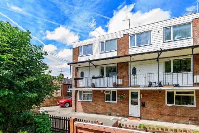 Flat Russell Court in Chesham