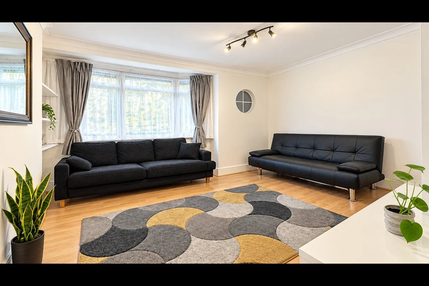 House Hanover Avenue in Greater London