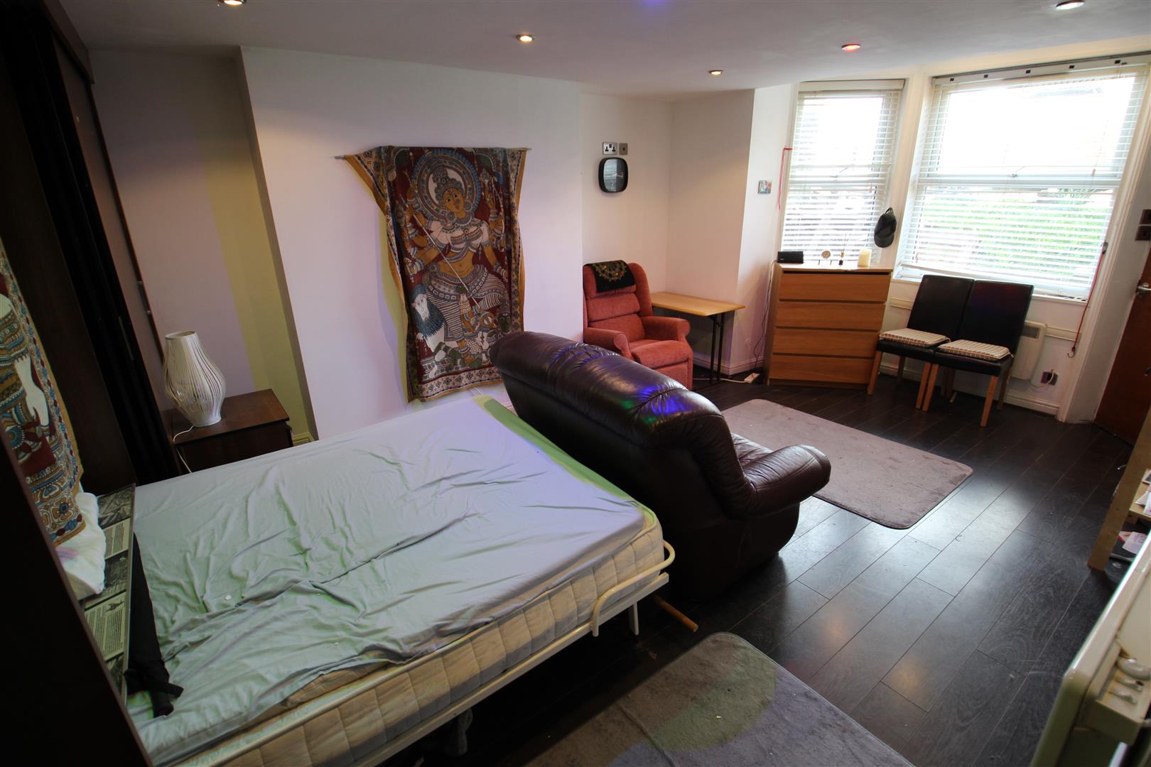 Flat Buckingham Grove in Leeds