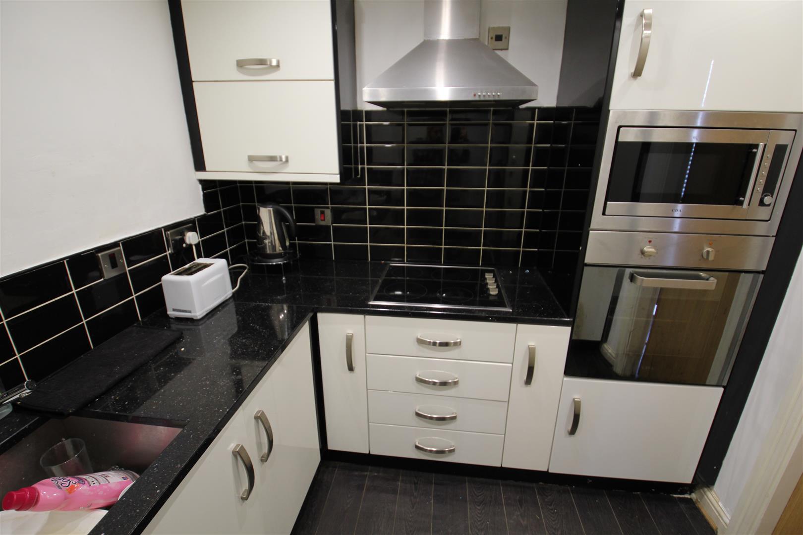 Flat Buckingham Grove in Leeds
