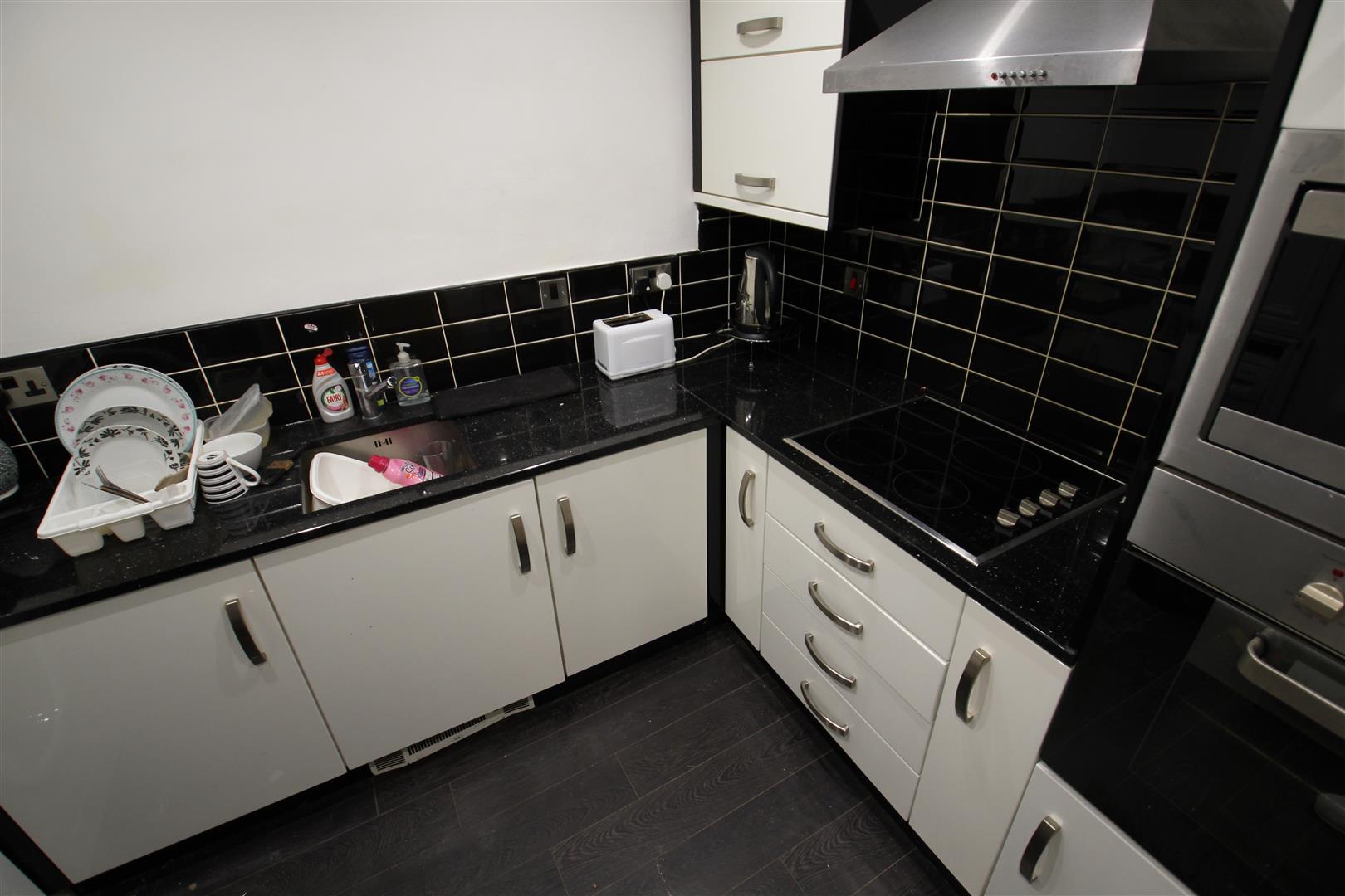 Flat Buckingham Grove in Leeds
