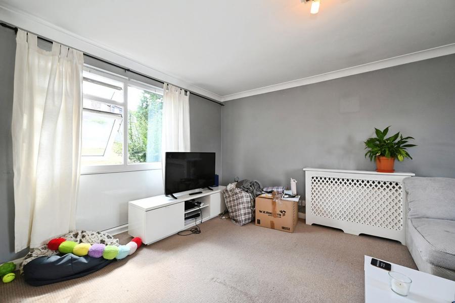 Flat Nutley in Bracknell