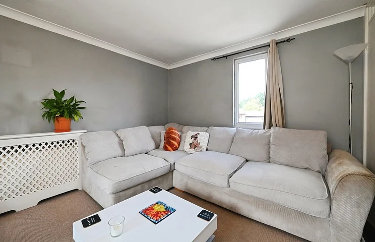 Flat Nutley in Bracknell