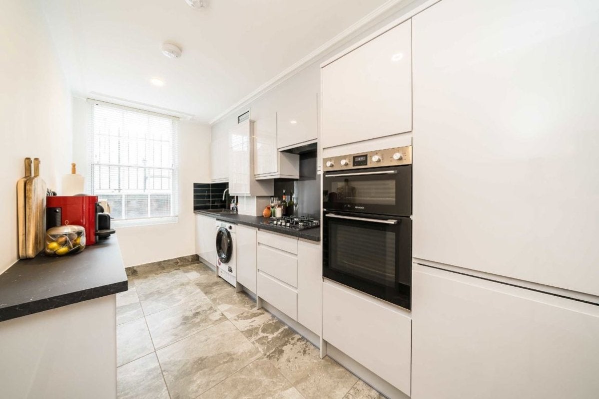 Flat Swan Street in Greater London