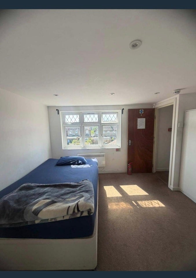 Room Exhibition Way in Greater London