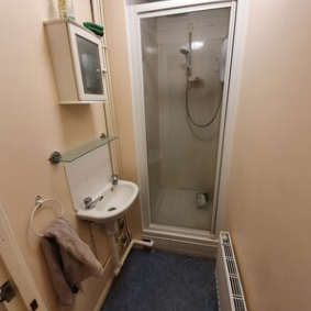 Room Long Meadow Way in Canterbury
