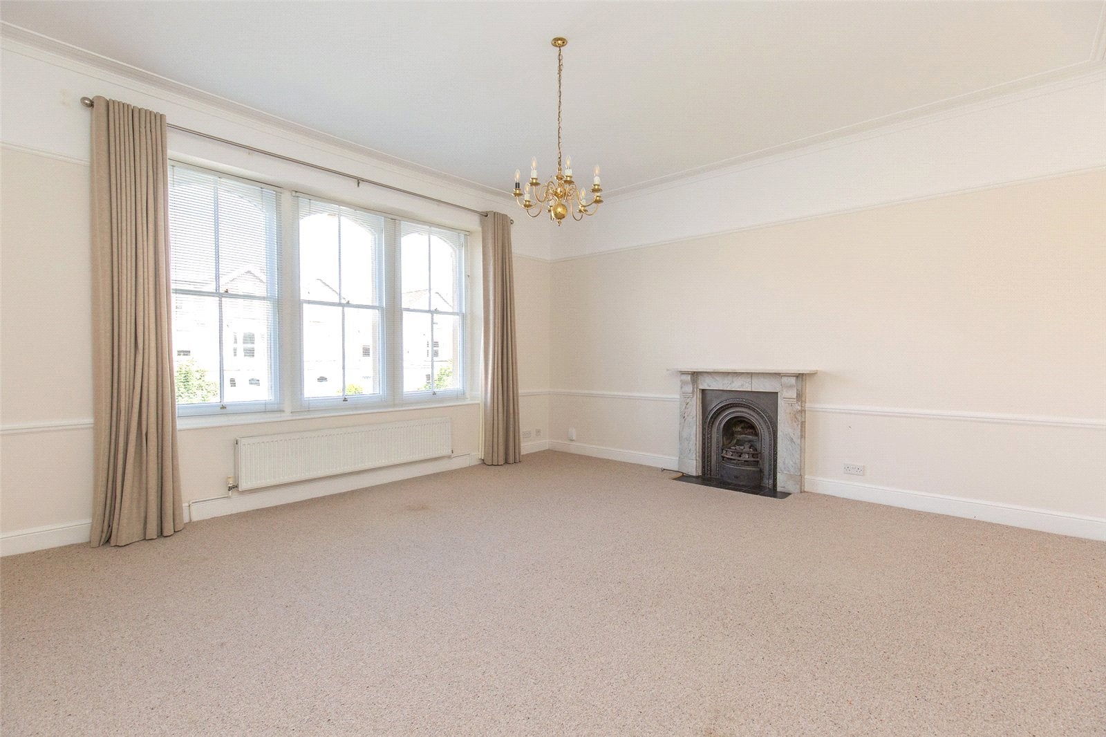 Flat Apsley Road in Bristol