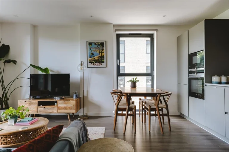 Flat Kay Street in Greater London