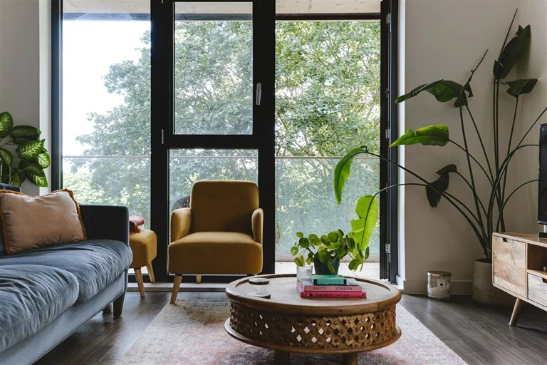 Flat Kay Street in Greater London