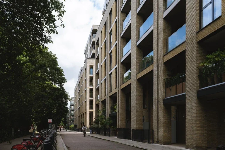 Flat Kay Street in Greater London
