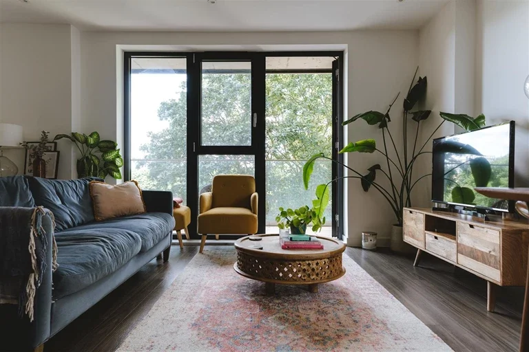 Flat Kay Street in Greater London
