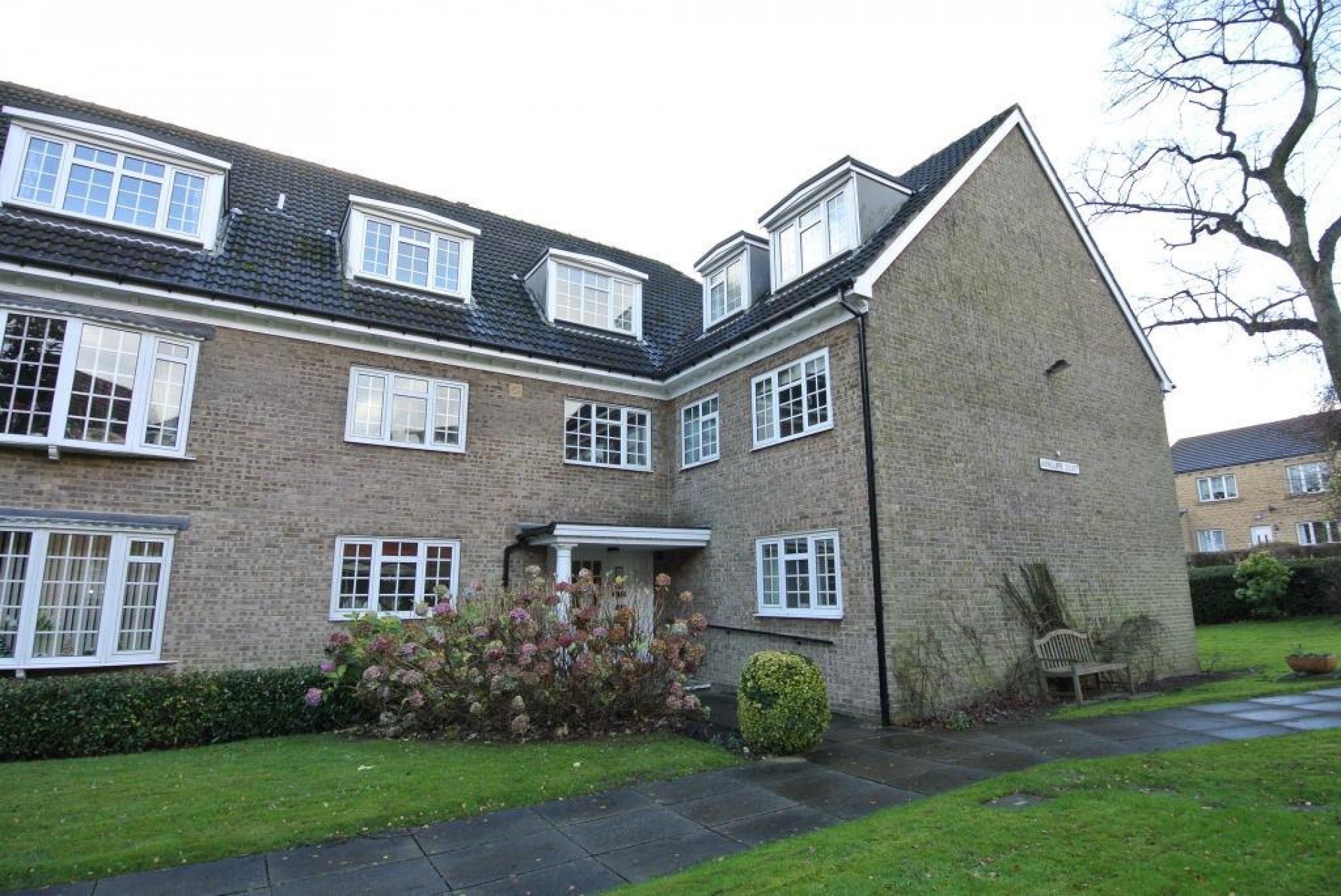 Flat Arncliffe Court in Kirklees