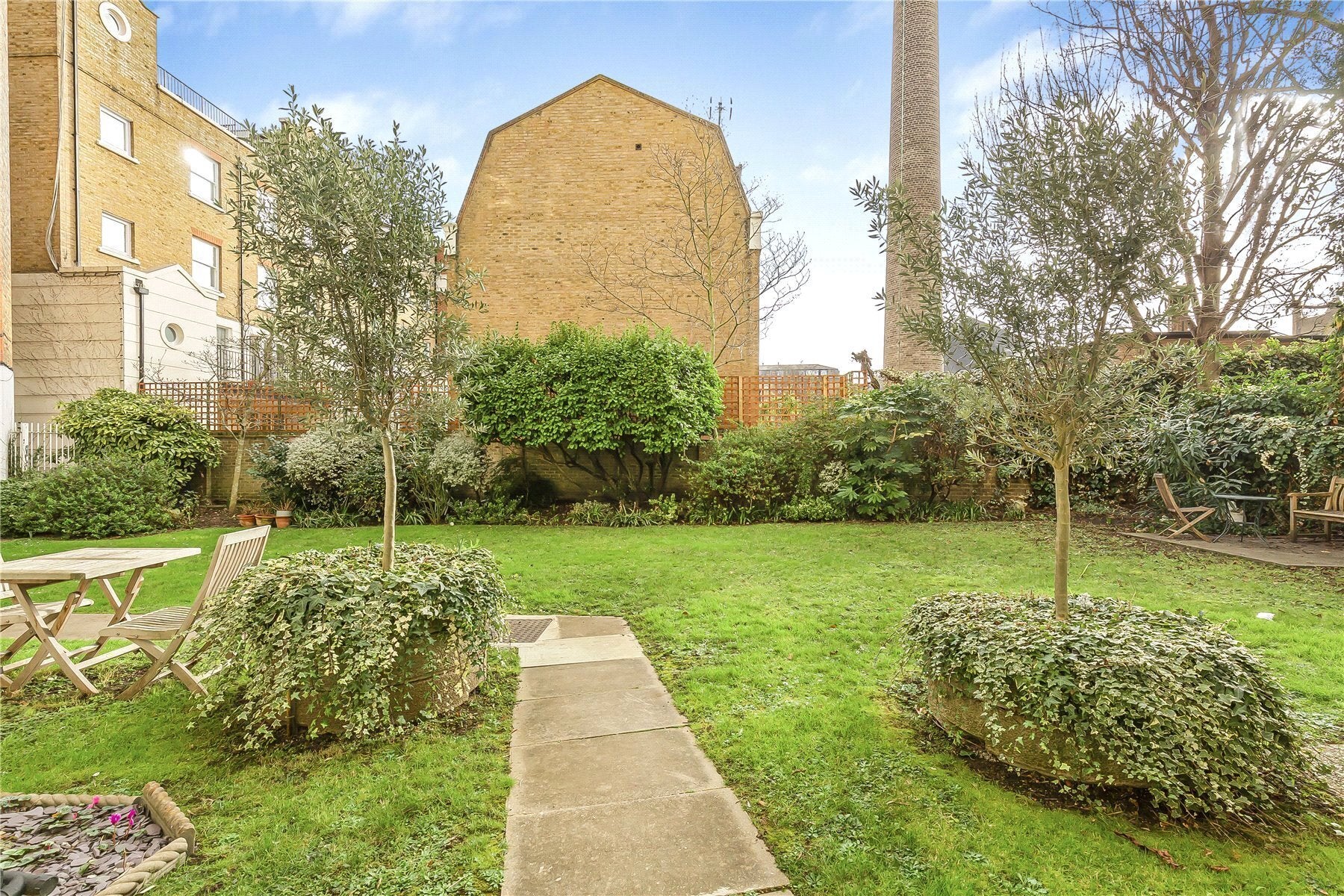 Flat Fawcett Street in Greater London