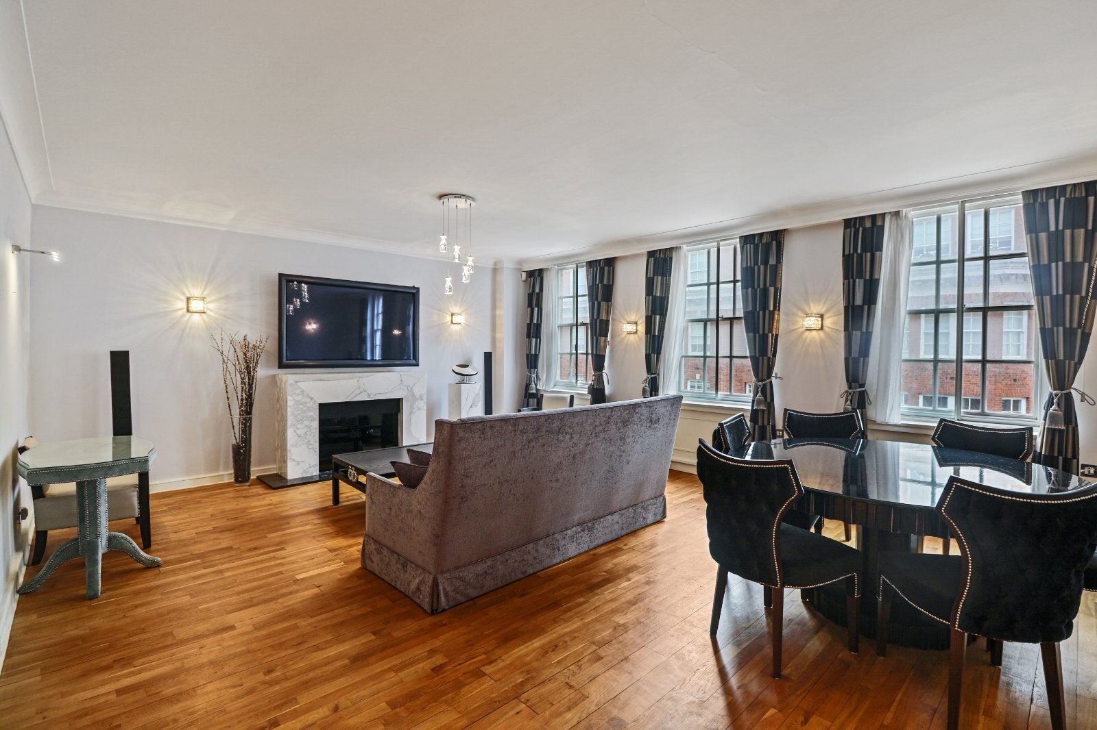 Flat Grosvenor Square in City of Westminster