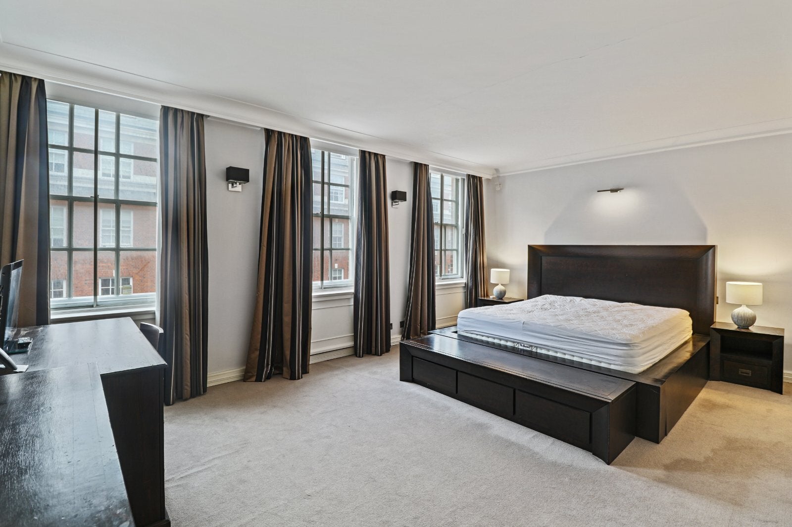 Flat Grosvenor Square in City of Westminster